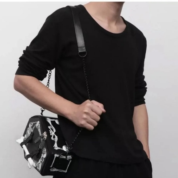 Coffin shapped crossbody purse bone skull skeleton - Picture 7 of 14